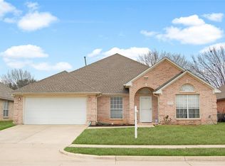 5824 Clear Creek Dr, Haltom City, TX 76137