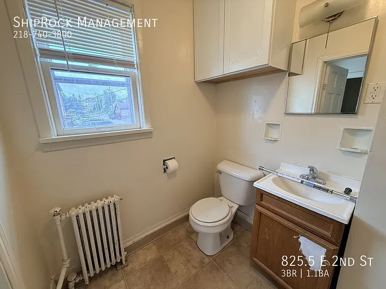 825.5 E 2nd St — Photo 15