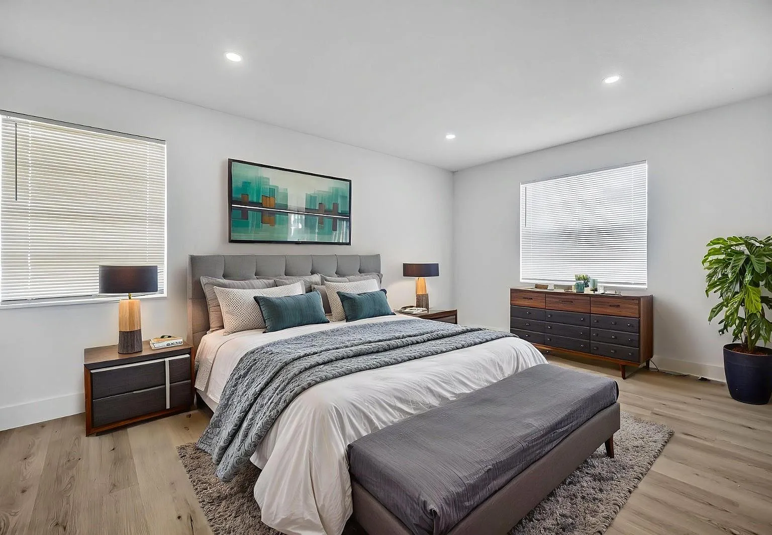 2 bed, 1.0 bath, 725 sqft, $2,150 — Photo 2