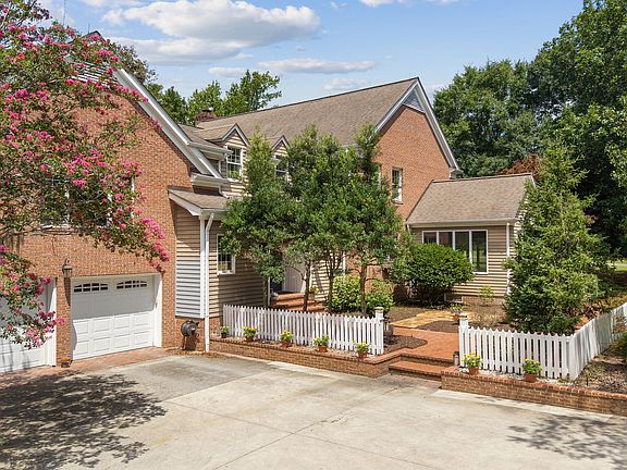 4th image of 409 Whitebridge Road