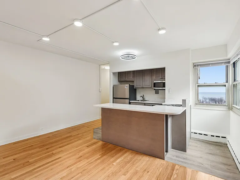 5630 N. Sheridan Rd. — Photo 8