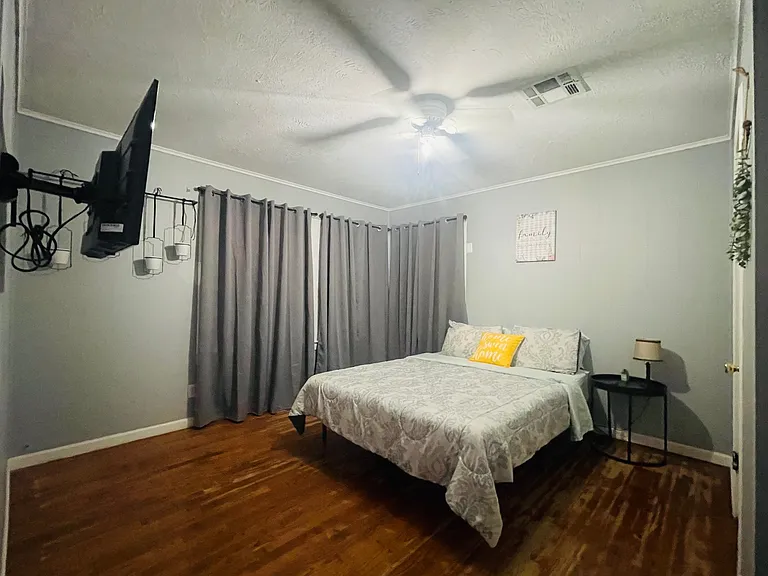 1709 Gandy St — Photo 12