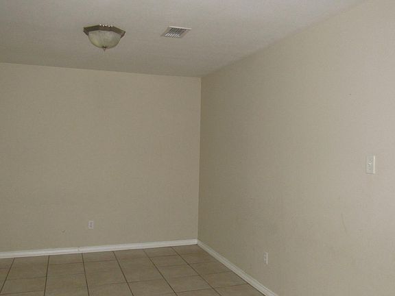 3rd image of 309 Easy Cir #B