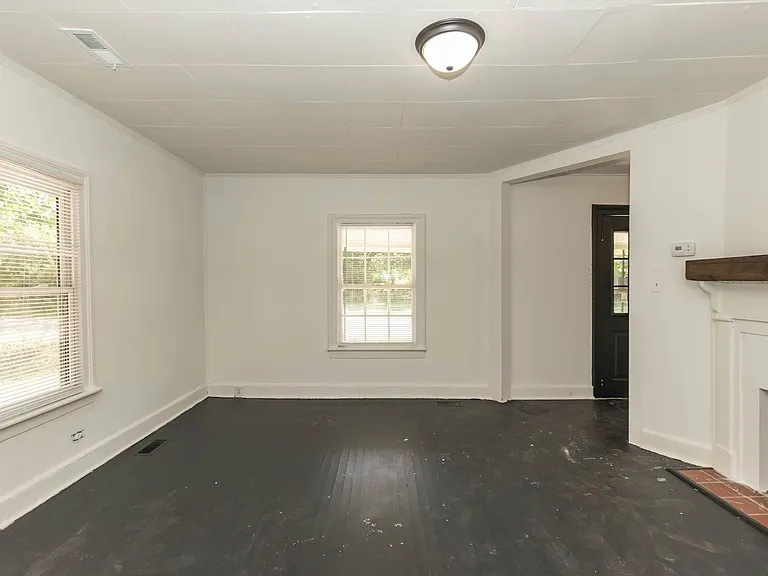 930 Elm St — Photo 14