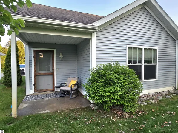 1058 Weathervane Pl, Traverse City, MI 49696