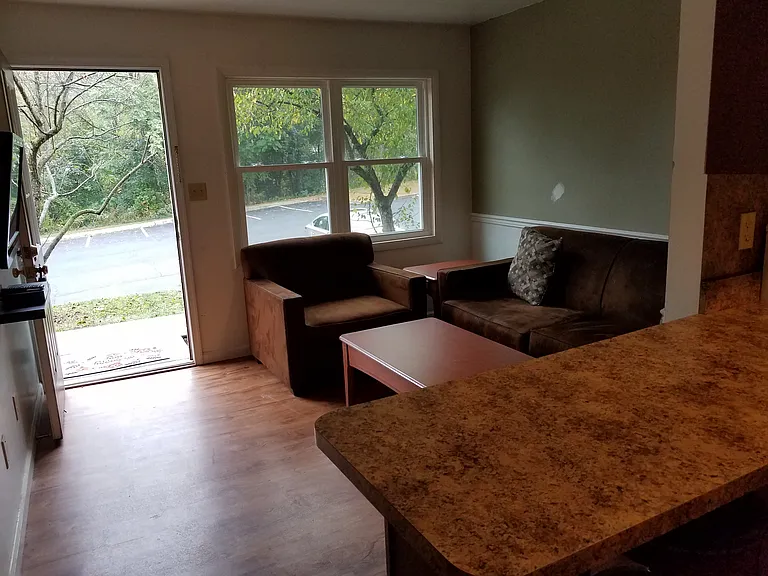 Sussex Court Apartments — Photo 12