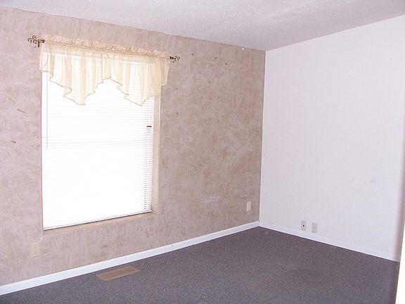 5th image of 11826 S Sandra Ave