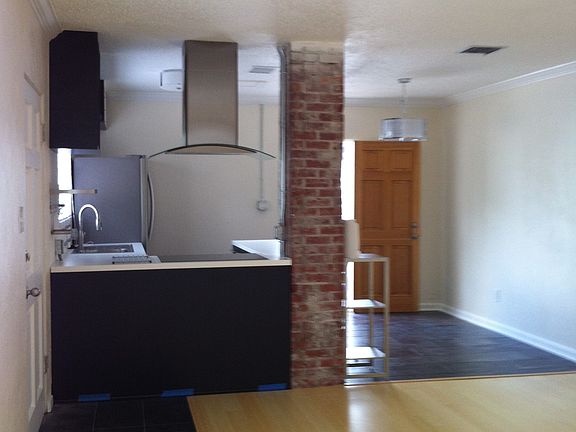 3rd image of 604 E Harwood St