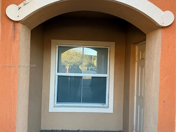 12260 SW 27th St, Hollywood, FL