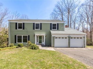 22 Huckleberry Ln, Ridgefield, CT 06877