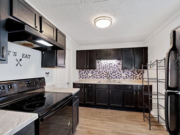 4th image of 4012 Brown St