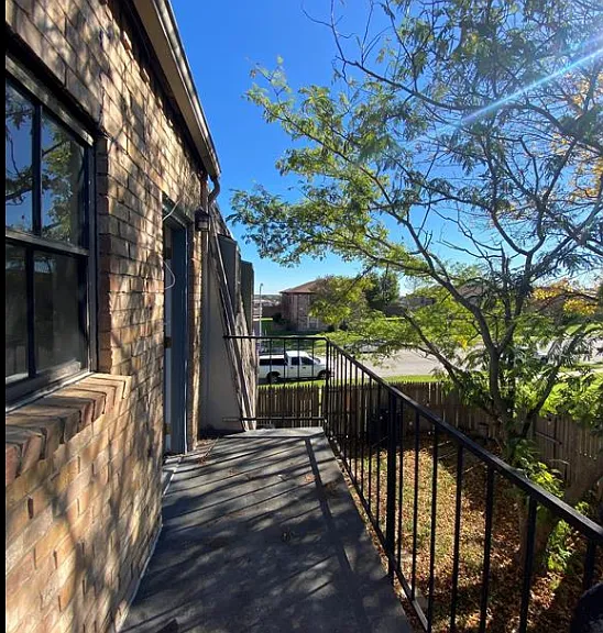 213 Vista Way — Photo 2