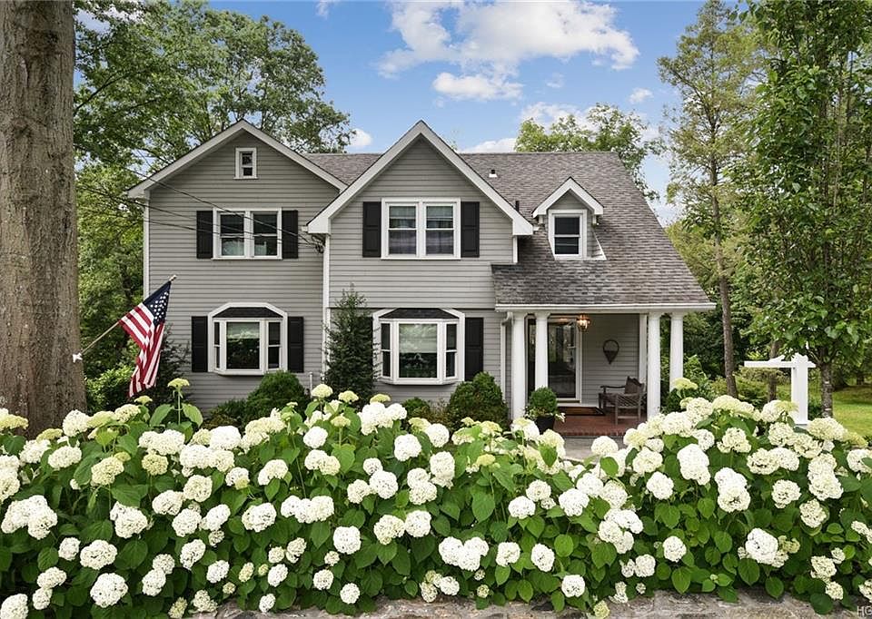 1st image of 13 Saxon Woods Park Dr