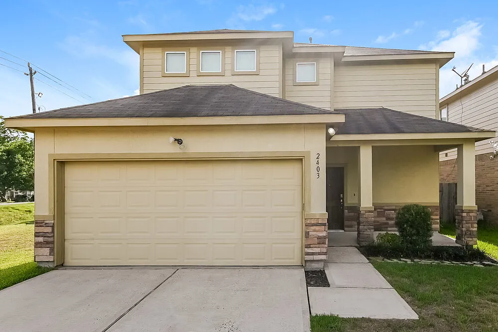 3 bed, 2.5 bath, 2103 sqft, $2,145 — Photo 1