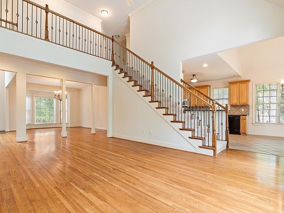 3rd image of 1679 Oak Park Ln