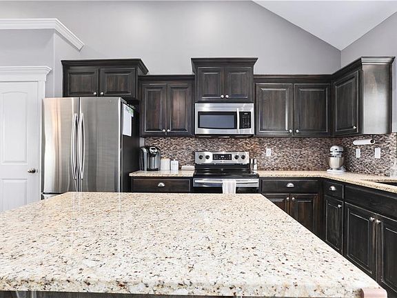 3rd image of 1118 SW 10th Ter