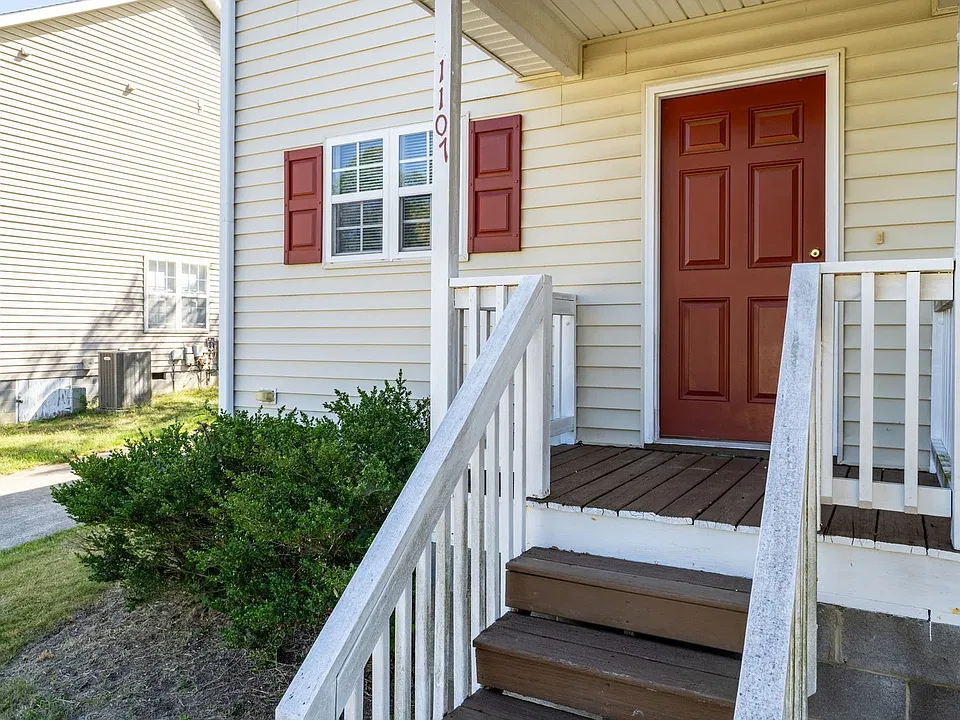 1107 Shackleton Rd