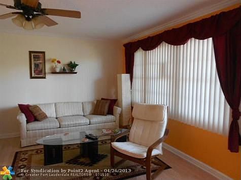 2nd image of 1071 Cambridge #D
