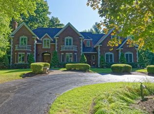 704 Waldens Pond Rd, Albany, NY 12203