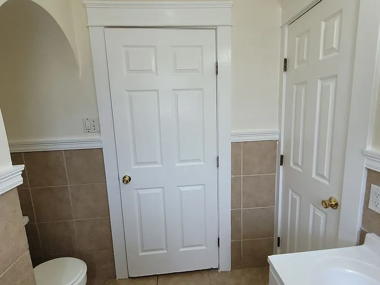 4702 Euphrosine St — Photo 4