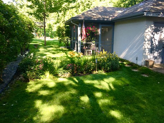 garage w/screen porch 