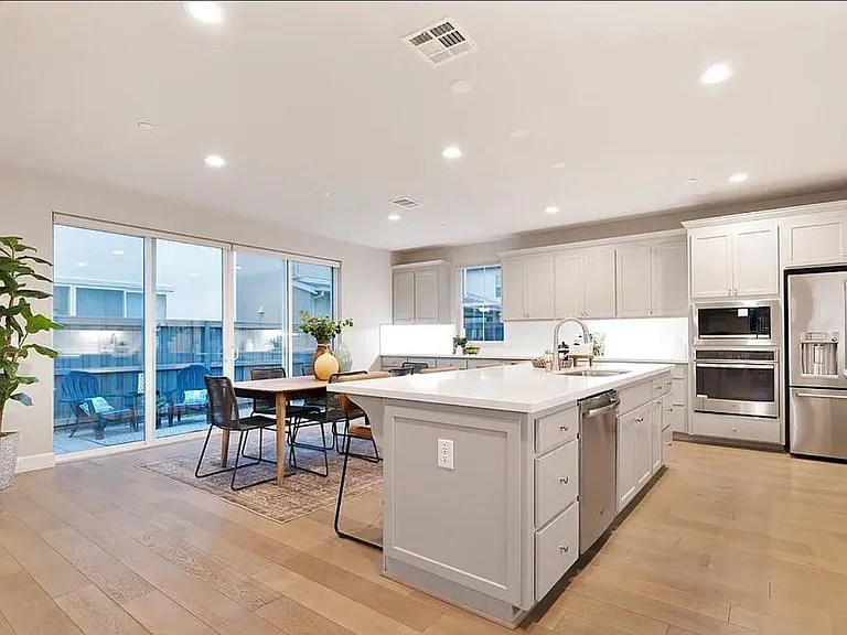 2230 Cannery Loop — Photo 9