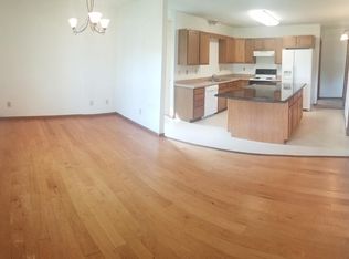815 N 6th St, Grand Forks, ND 58203