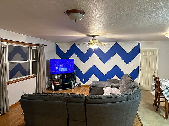 3rd image of 914 Fairview Ct