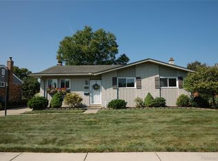 15057 Hix St, Livonia, MI 48154