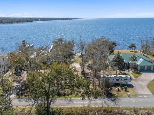 6881 Santa Clara Dr, Navarre, FL 32566