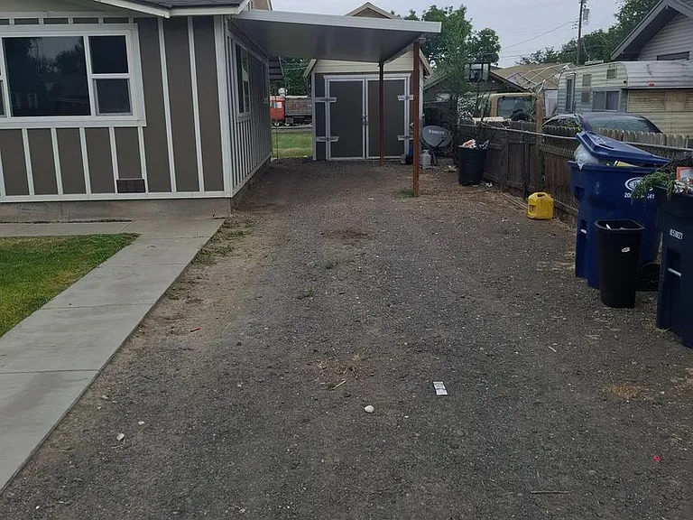 1213 5th Ave E — Photo 2