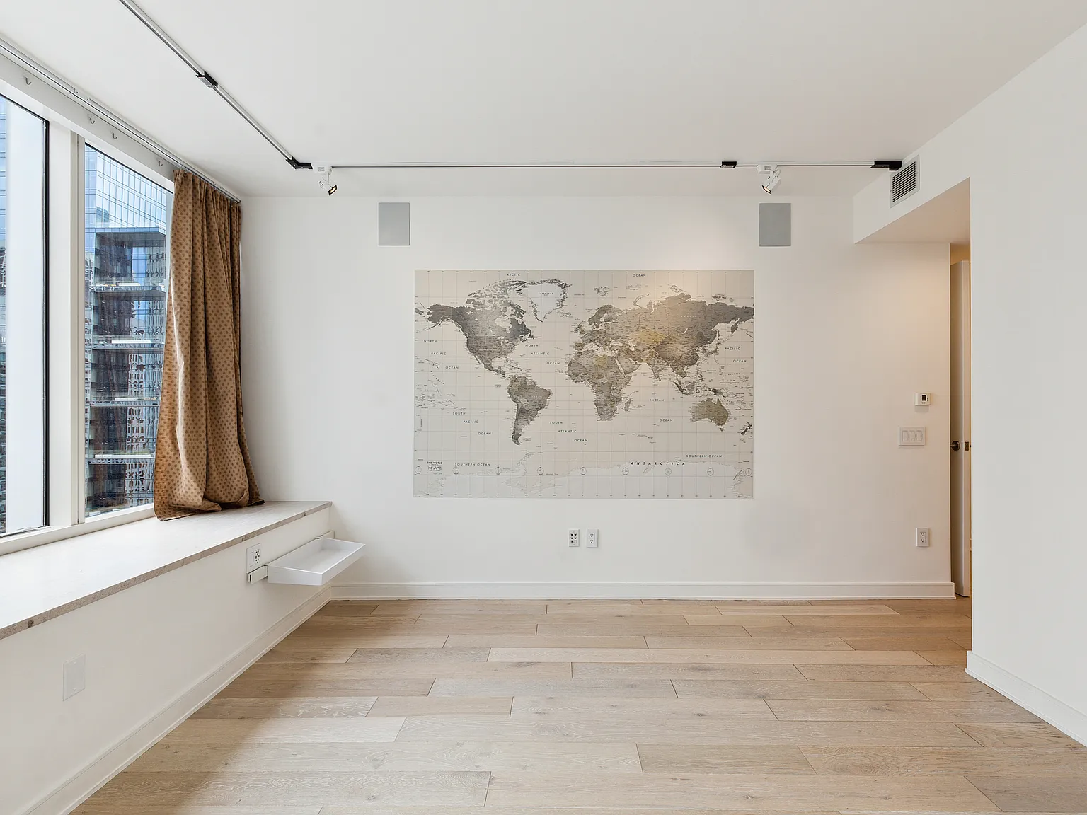 2 bed, 1136 sqft, $8,500 — Photo 2