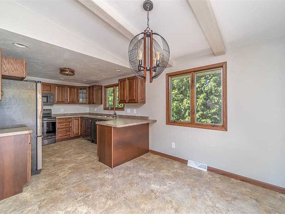 5th image of 1235 Darlene Dr