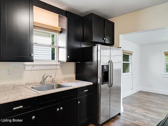 4th image of 527 E Brandeis Ave