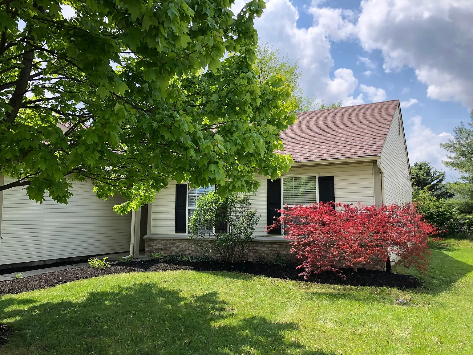 3 bed, 1272 sqft, $2,100 — Photo 2