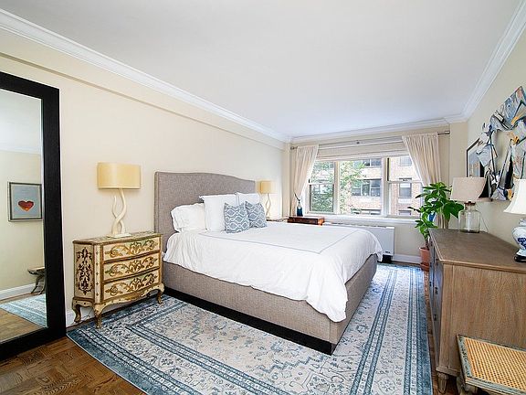 5th image of 415 E 52nd St APT 6BB