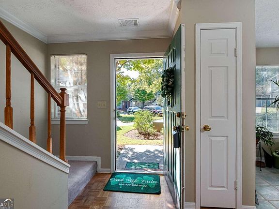 3rd image of 112 Fowler Ct