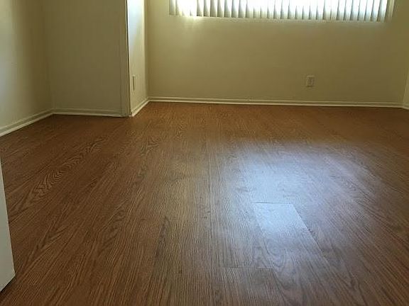 5th image of 13423 Burbank Blvd APT 18