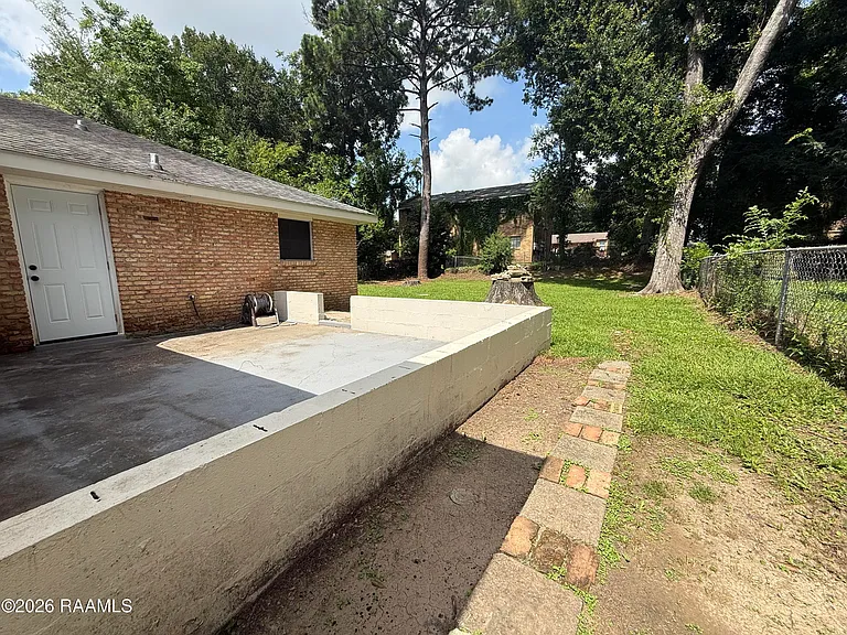 204 Winsor Dr — Photo 10