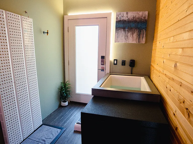 604 N Bluff Dr — Photo 5