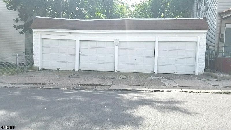 2nd image of 54 N York St