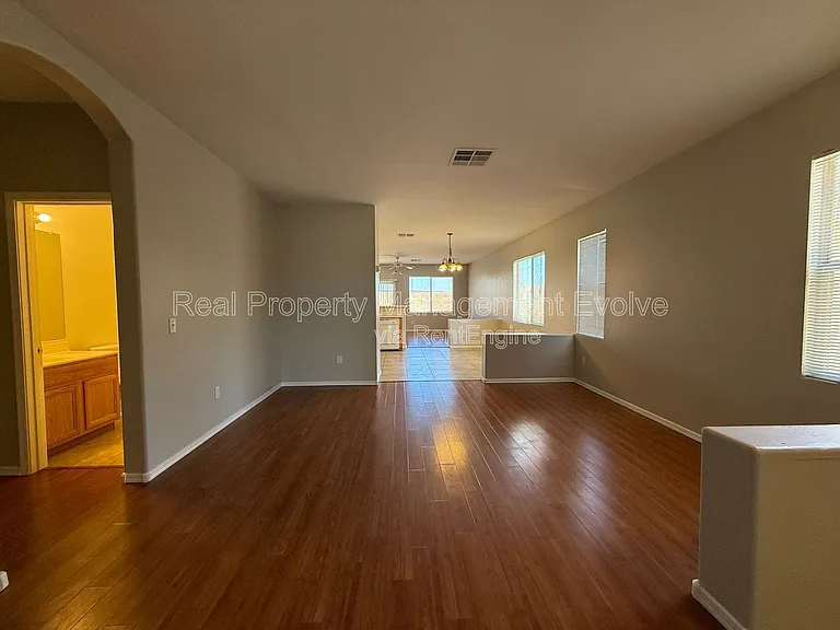 8720 E Knowles Ave — Photo 3