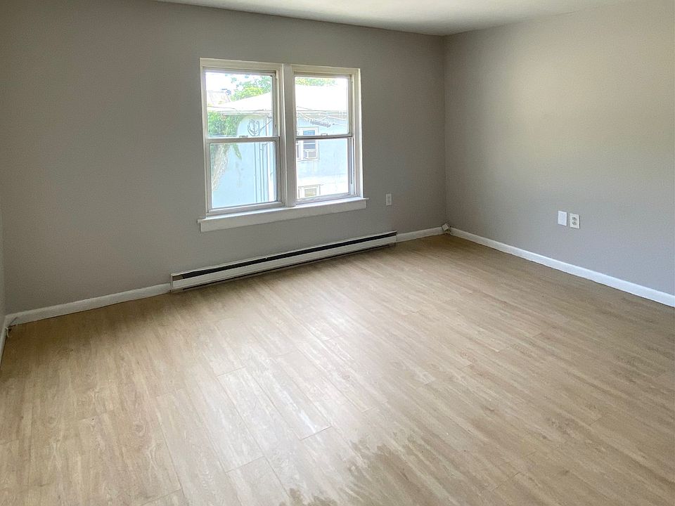 2nd image of 92 Washington St APT 1B