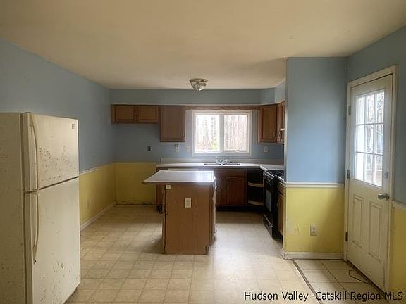 4th image of 571 High Meadow Dr