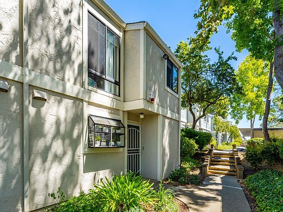 4th image of 900 Southampton Road #19