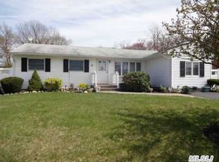 51 Janice Ln, Selden, NY 11784