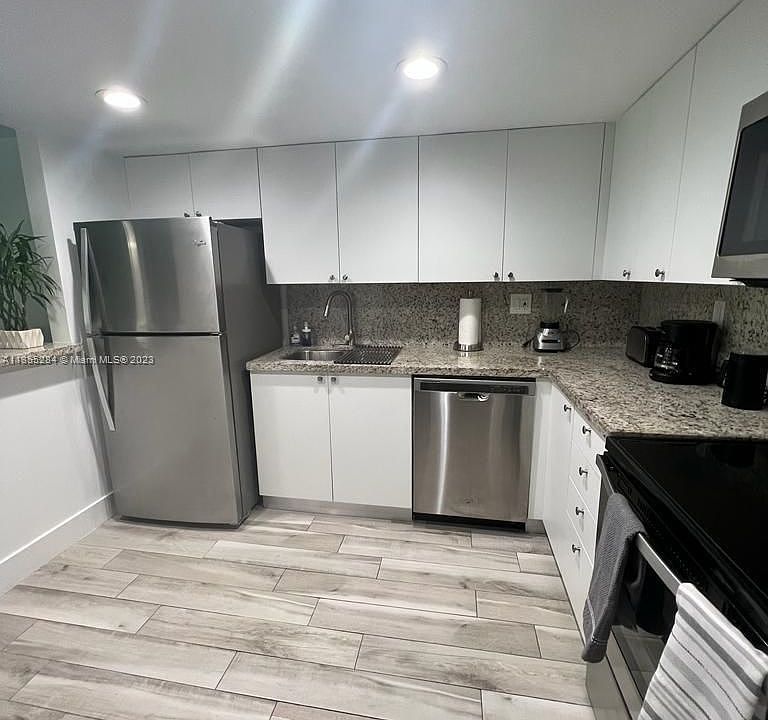 1st image of 100 Lakeview Dr APT 303