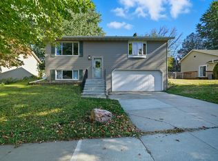 4339 Manor Park Dr NW, Rochester, MN 55901