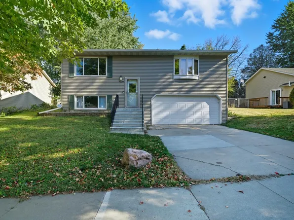 4339 Manor Park Dr NW, Rochester, MN 55901