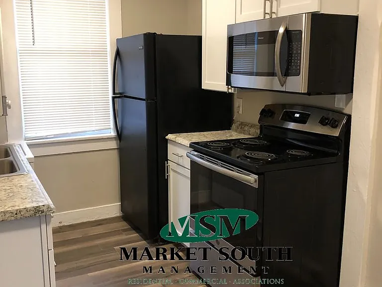 50 E 412 — Photo 1